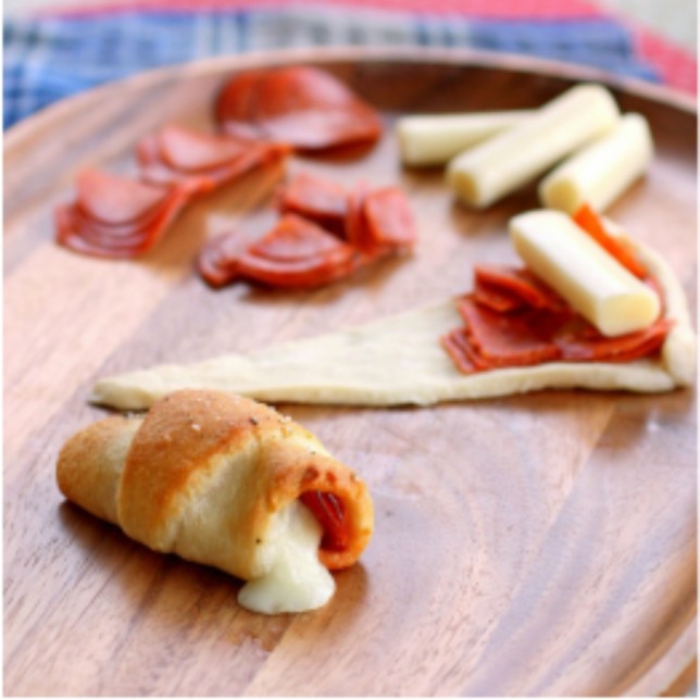 Pizza Roll ups with Crescent Rolls by the-girl-who-ate-everything.com