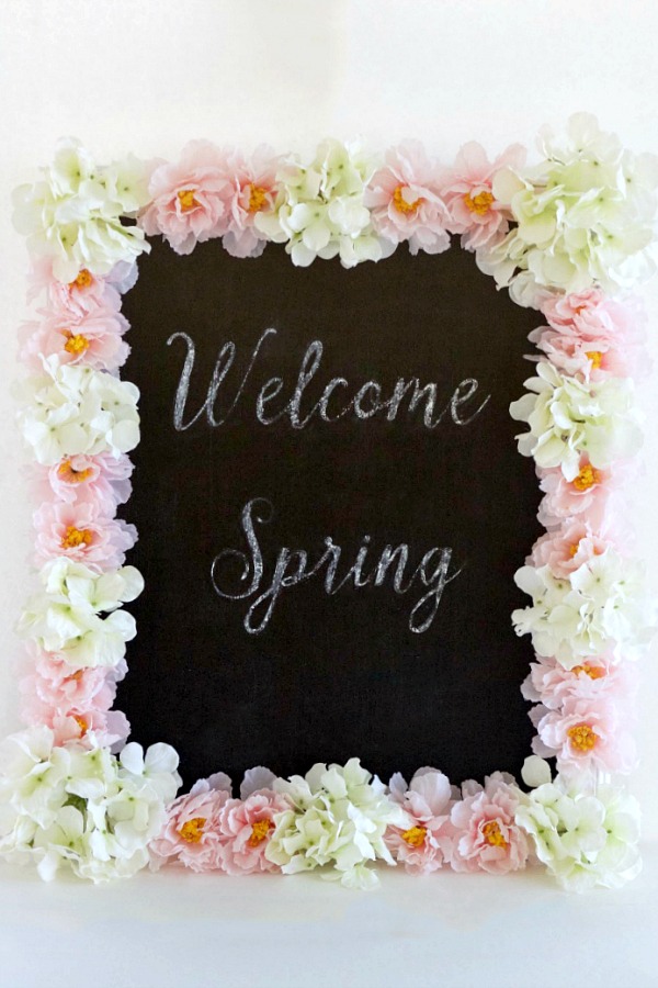 DIY Floral Chalkboard - Step by step tutorial on how to make this beautiful floral chalkboard for spring! | www.sincerelyjean.com