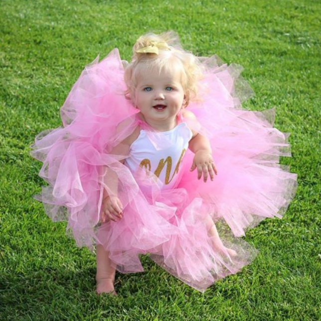 DIY Girl First Birthday Tulle Onesie and Tutu Outfit | www.sincerelyjean.com