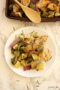SincerelyJean.com brings you a simple, 5 ingredient Fall Recipe! Autumn Chicken