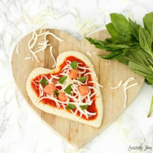 SincerelyJean.com brings you a perfect dinner for Valentine's Day: Mini Heart Margherita Pizzas, with only five ingredients