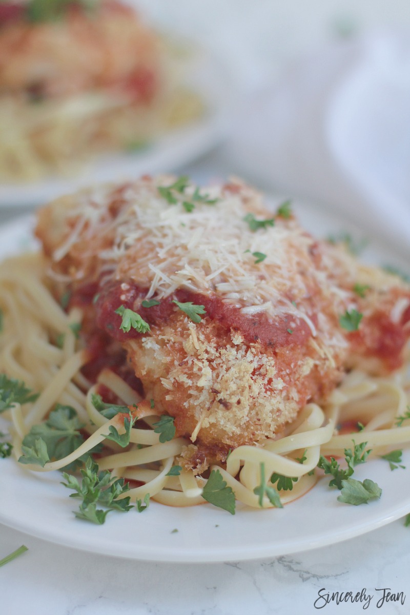 Chicken Parmesan - Baked Chicken Parmesan - 5 Ingredient Dinner Recipe - Healthy Chicken Parmesan - Chicken Parmesan recipe | www.SincerelyJean.com