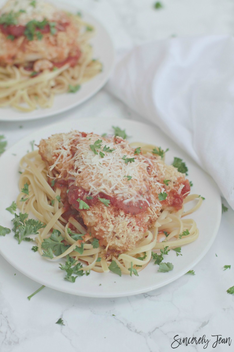 Baked Chicken Parmesan - Chicken Parmesan - 5 Ingredient Dinner Recipe - Healthy Chicken Parmesan - Chicken Parmesan recipe | www.SincerelyJean.com