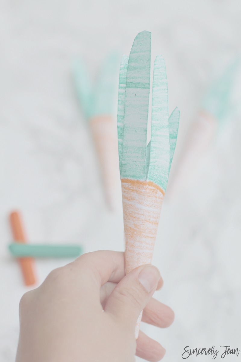 Kids Hand Carrot Easter Craft - Simple Easter Craft - Kids Craft - Hand Carrot - Carrot Craft | www.SincerelyJean.com