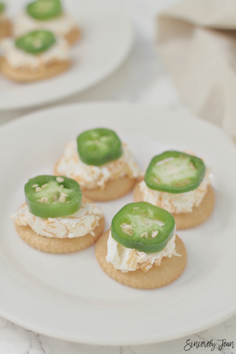 Jalepeno Cream Cheese Cracker Recipe | www.SincerelyJean.com