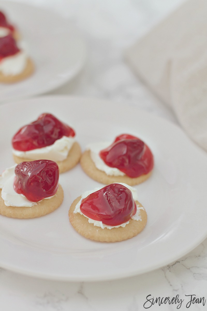 Strawberry and Cream Cheese Cracker Recipe | www.SincerelyJean.com