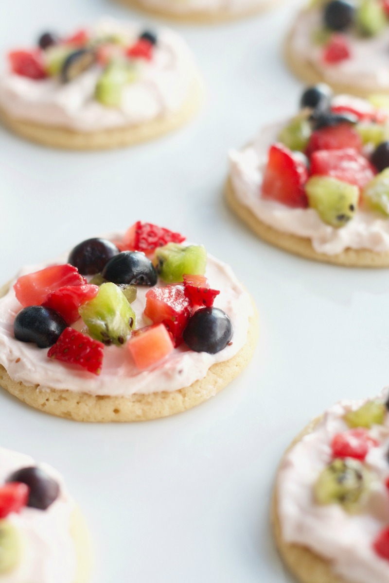 Mini Fruit Pizzas easy, summer, simple, sugar cookie