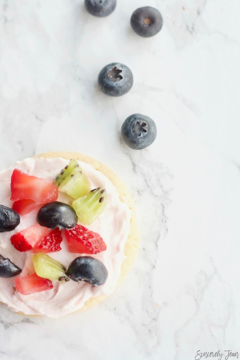 Mini Fruit Pizzas easy, summer, simple, sugar cookie