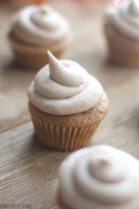 Pumpkin Pudding Filled Cupcakes fall - dessert - cupcakes - cream cheese frosting - cinnamon frosting - easy - quick