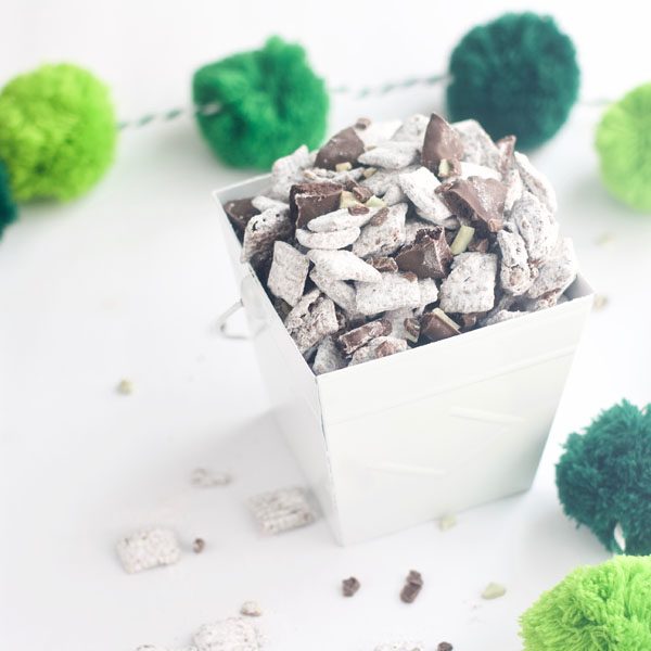 Leprechaun Muddy Buddies, Mint muddy buddies, dessert, easy, simple, St. Patricks Day, Thin mint cookies, Christmas, Andes Mints, Chex, holiday, food