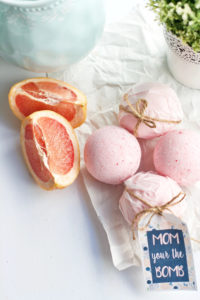 DIY Mothers Day Bath Bombs with Free Printable. Pink grapefruit bath bombs are a easy and quick gift to make.