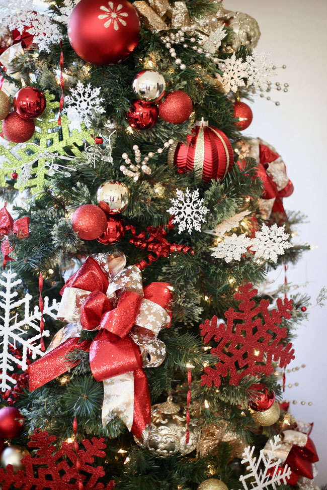 How to Decorate a Christmas Tree Like a Professional, but on a